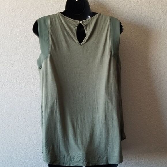 Bobeau Green Sleeveless Top  - Picture 4 of 8
